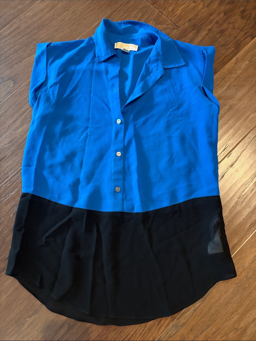 MICHAEL Michael Kors Blue and Black Colorblock Button-Down Cap Sleeve Top